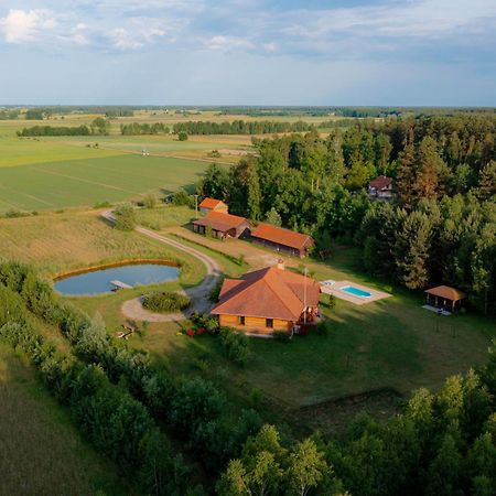 Dworek Ogrodniki, Caloroczny Dom Na Wylacznosc, Basen, Sauna, Las, Staw Rybny, Altana Grillowa, Ognisko, Pianino, Kominek, Piec Chlebowy, Duza Ogrodzona Posesja Tuczna Ngoại thất bức ảnh
