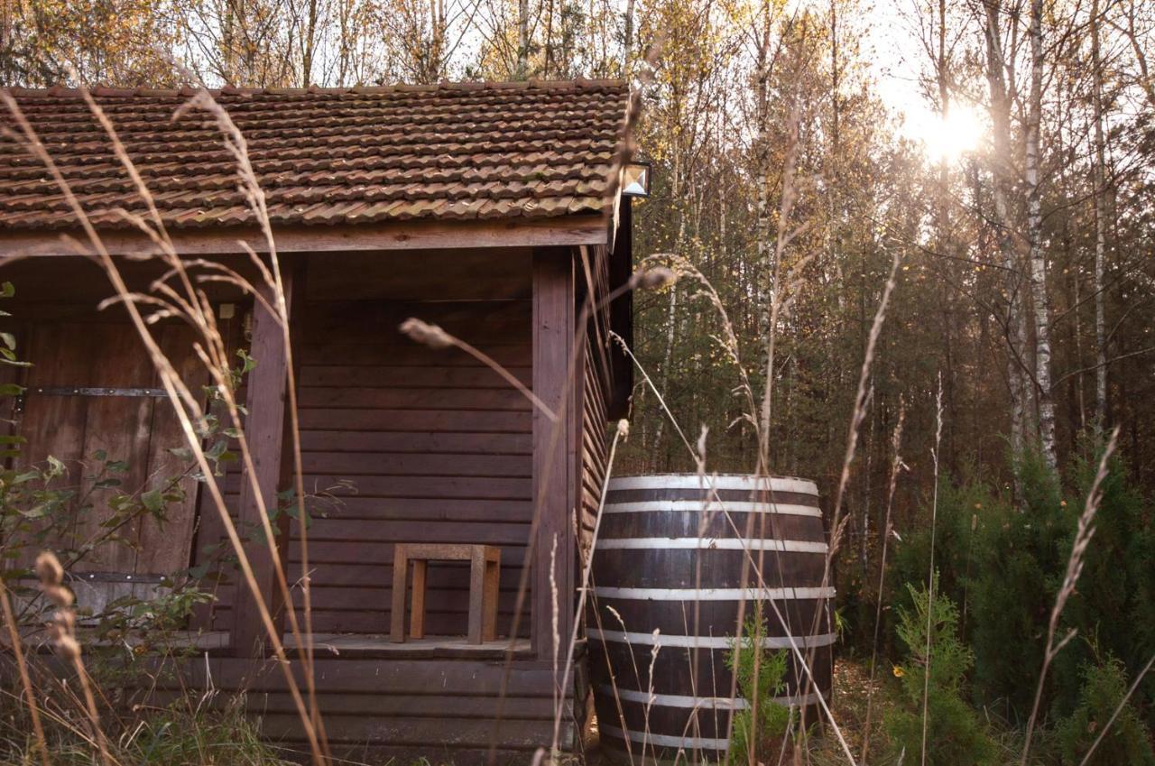 Dworek Ogrodniki, Caloroczny Dom Na Wylacznosc, Basen, Sauna, Las, Staw Rybny, Altana Grillowa, Ognisko, Pianino, Kominek, Piec Chlebowy, Duza Ogrodzona Posesja Tuczna Ngoại thất bức ảnh