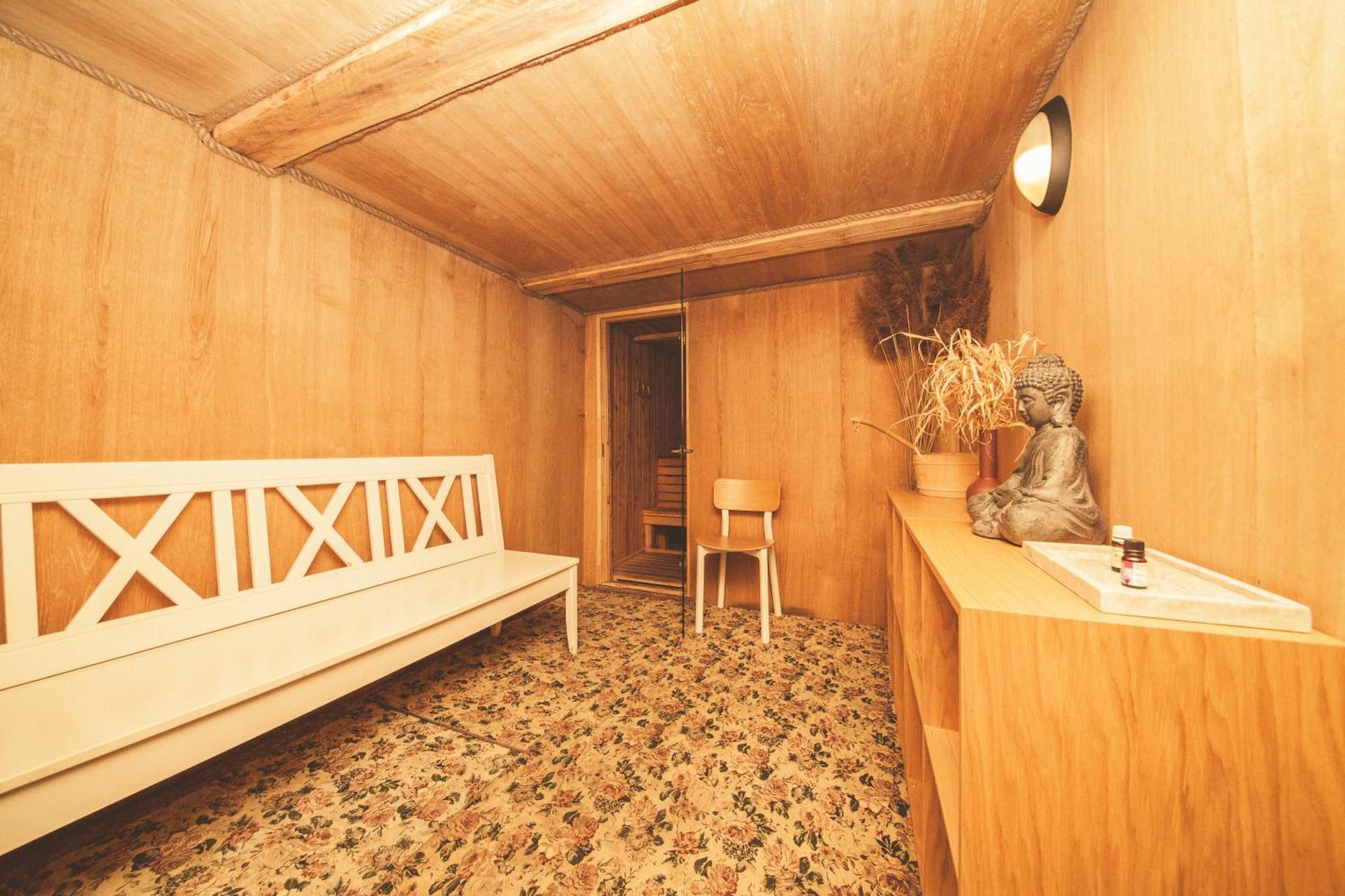 Dworek Ogrodniki, Caloroczny Dom Na Wylacznosc, Basen, Sauna, Las, Staw Rybny, Altana Grillowa, Ognisko, Pianino, Kominek, Piec Chlebowy, Duza Ogrodzona Posesja Tuczna Ngoại thất bức ảnh